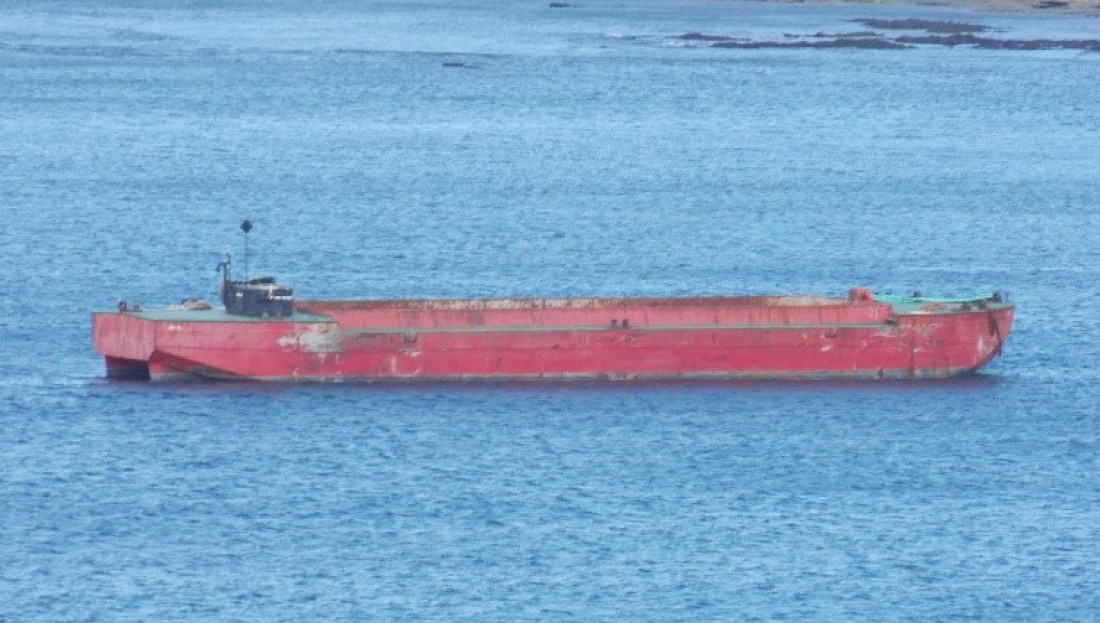 Barge requiring significant bio fouling Chatham Islands biosecurity