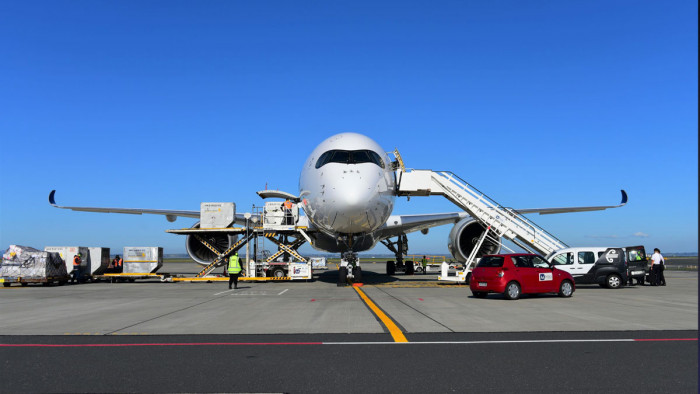 Plane at Auckland International Airport 1200 x 720